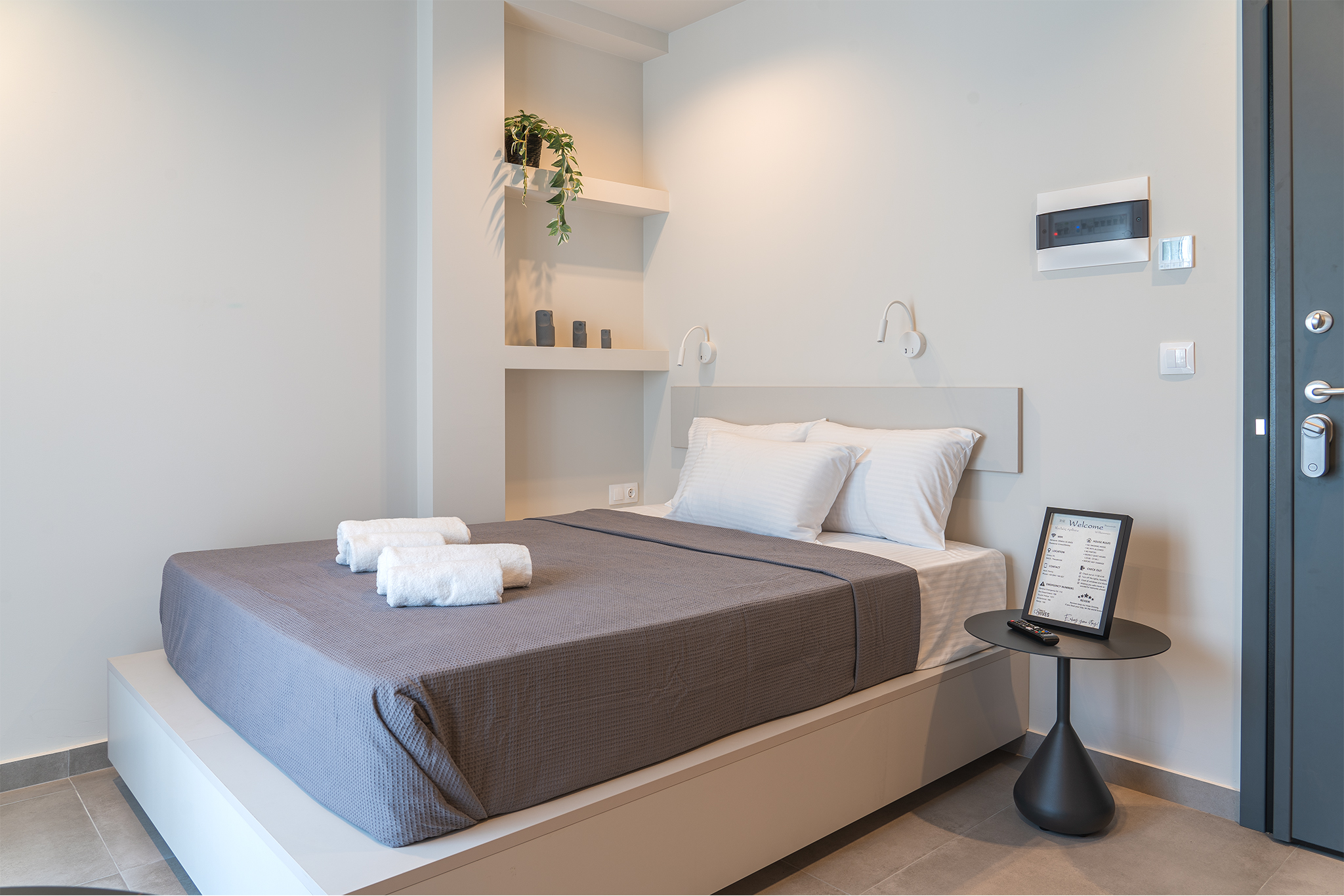 Φωτογράφιση Airbnb Στούντιο – Ermou 55 Hives H3
